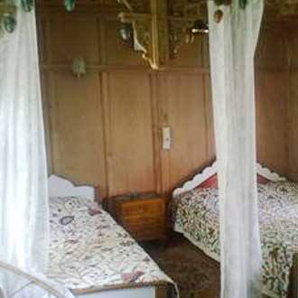 Golden Hopes Houseboat, Srinagar 2